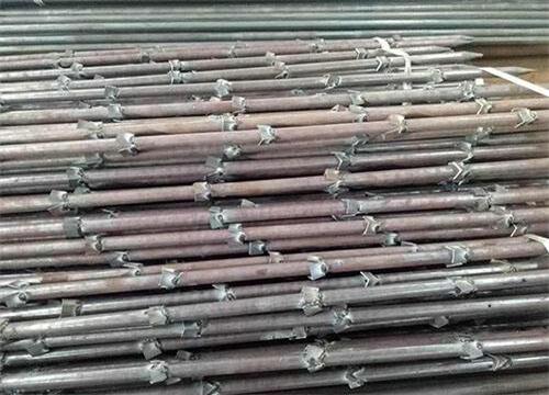 小板镇隧道钢花管